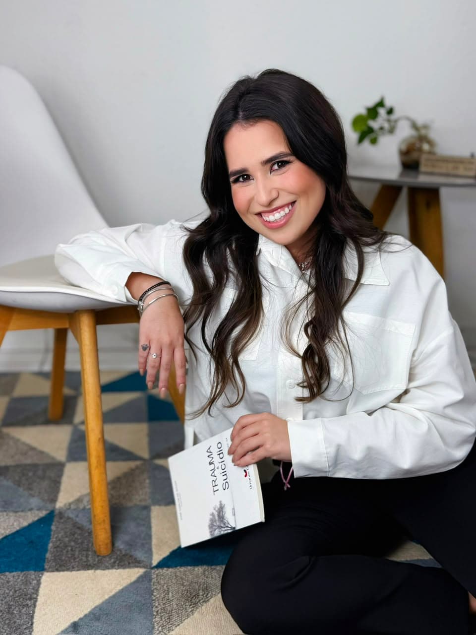 Retrato de Larissa Moraes, da equipe da Pausa Psicologia